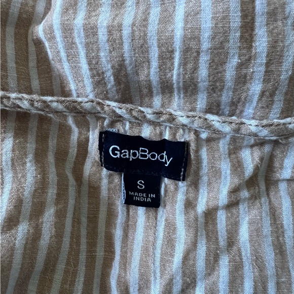 Two crop tops - Picture 9 of 10